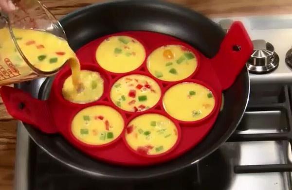 New Flippin Fantastic Nonstick Pancake Maker